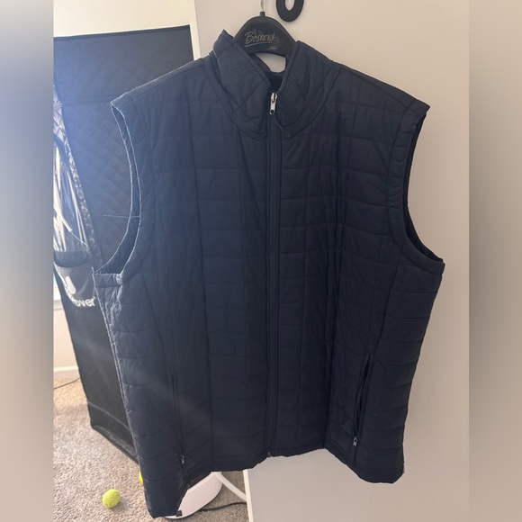 Simply Styled Puffer Vest - Picture 1 of 3